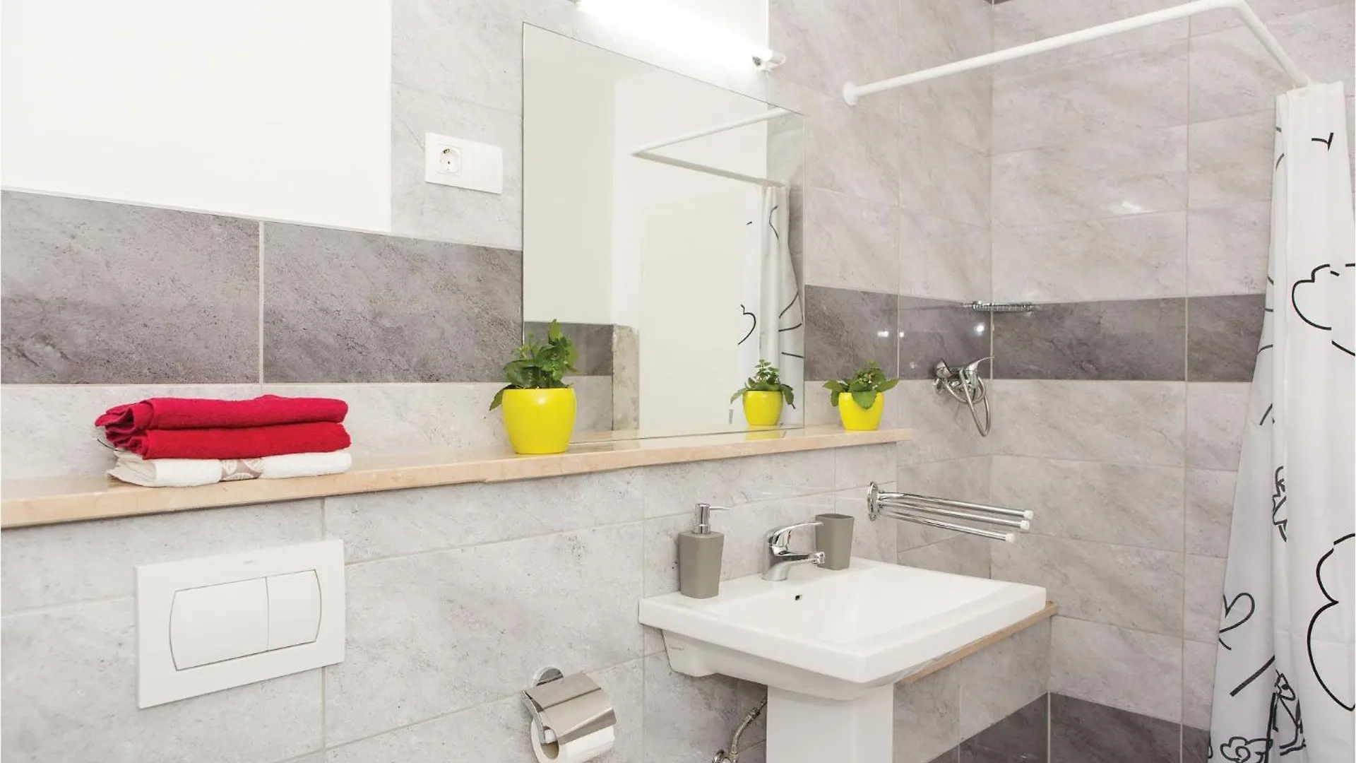 Gorgeous Home In Rudine With Wifi